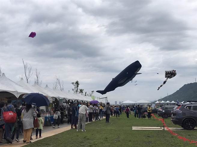 桃園國際風箏節「鯨奇之旅」正式活動將延期至4月9日至10日。(觀旅局提供／蔡依珍桃園傳真)