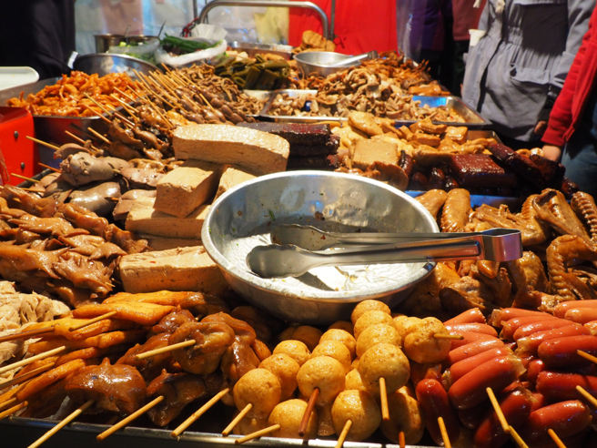 网友分享滷味神吃法，便宜又超饱。（图／shutterstock）