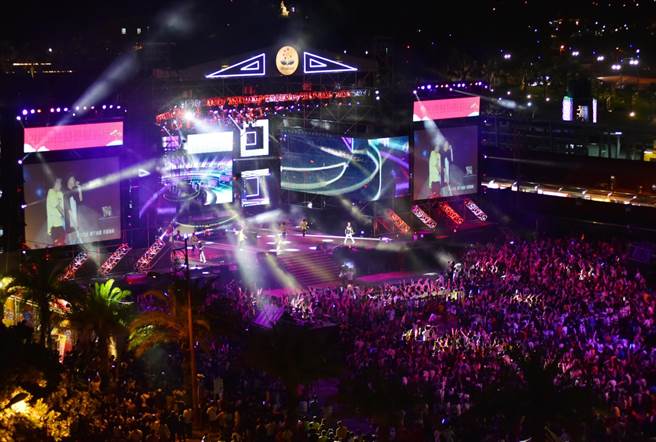 全中运「选手之夜」4月16日在花莲东大门广场登场，多组知名艺人连唱3小时，如同跨年演唱会。（花莲县政府提供／王志伟花莲传真）