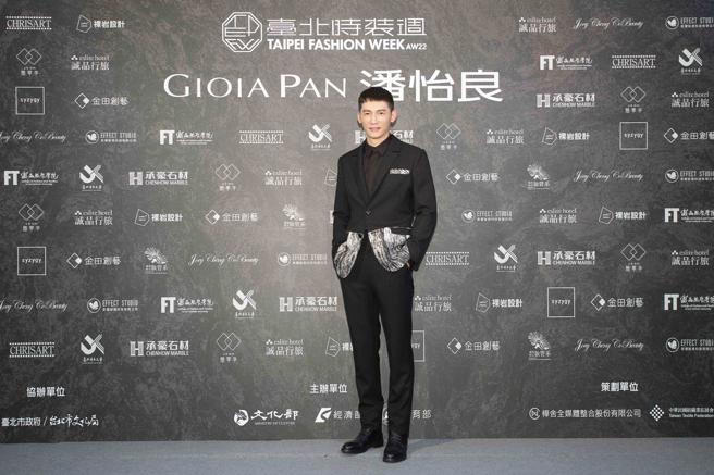 温升豪一反过去成熟男人魅力，改以俏皮的「呆瓜头」搭配拼接西装外套，展现反转魅力。（GIOIA PAN提供）