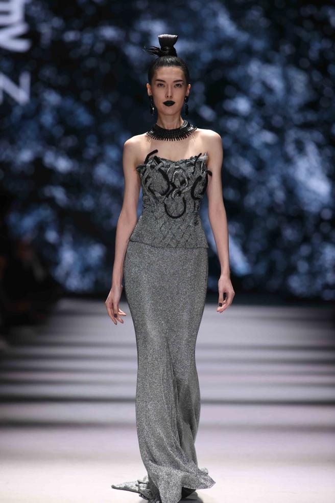 伊林名模王思伟演绎潘怡良2022秋冬系列。（GIOIA PAN提供）