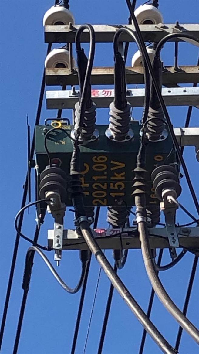 台電公司進行高壓路線改善工程，造成旗山區379戶因計畫性工作停電，已於4點29分恢復供電。（台電公司提供／林雅惠高雄傳真）
