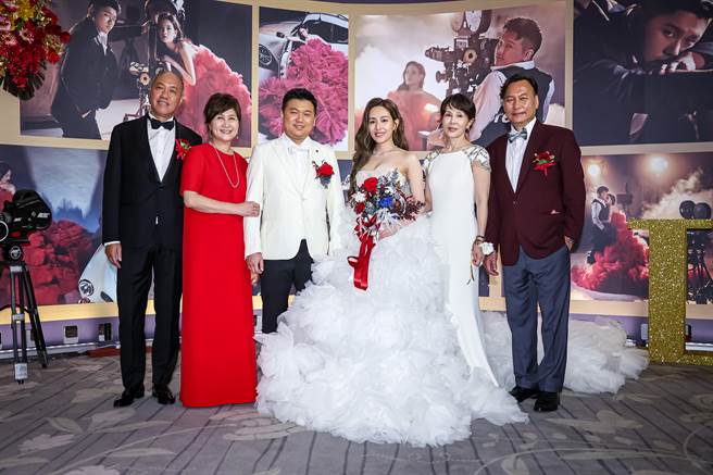 2大演艺家族联姻。（罗永铭摄）