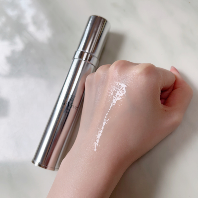 RéVive KGF脂雕抗皱精华质地滋润。（邱映慈摄）