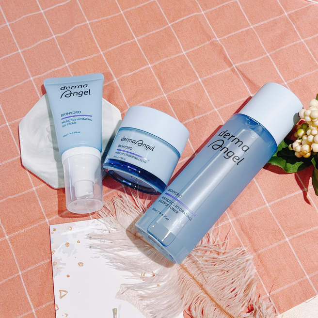 左至右为护妍天使益菌生保湿舒缓水凝露、益菌生保湿弹润轻乳霜、益菌生保湿调理精华水。（邱映慈摄）