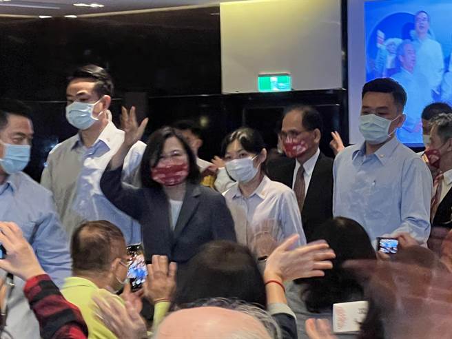 宜蘭同鄉會團拜  小英、萬安都來了。曾薏蘋攝