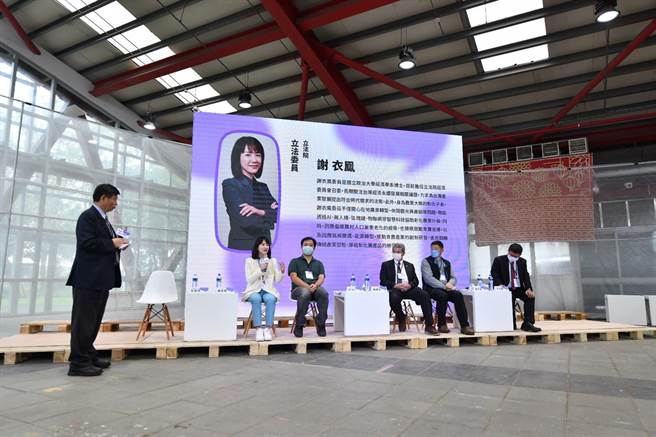 经济部率所属工研院、设研院与农委会科技处，跨部会至彰化溪州公园展示25项科研成果，并同步举办论坛，邀集产官学研重量级代表与谈。（谢琼云摄）