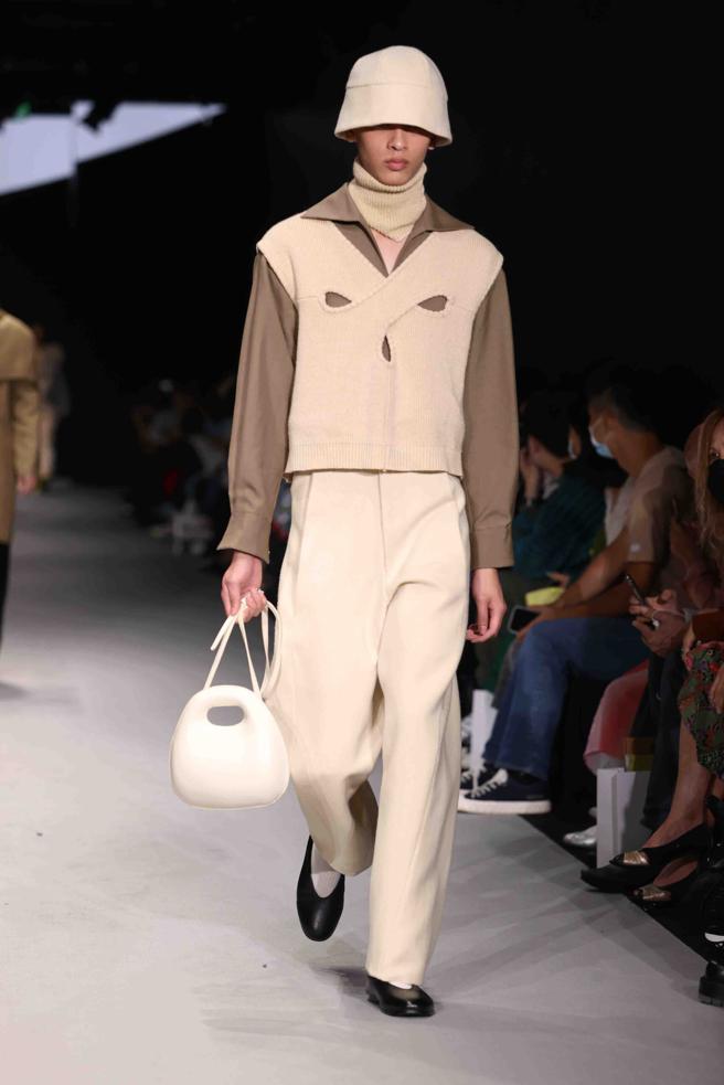 实践大学时尚设计学系蔡又轩，以「Command loop」为题制作系列作品。（臺北时装周提供）