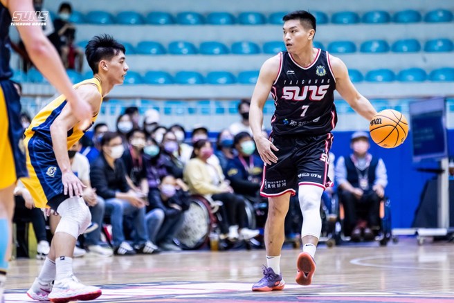 周资华首次穿上太阳球衣就帮忙新东家赢球。(台中太阳提供)