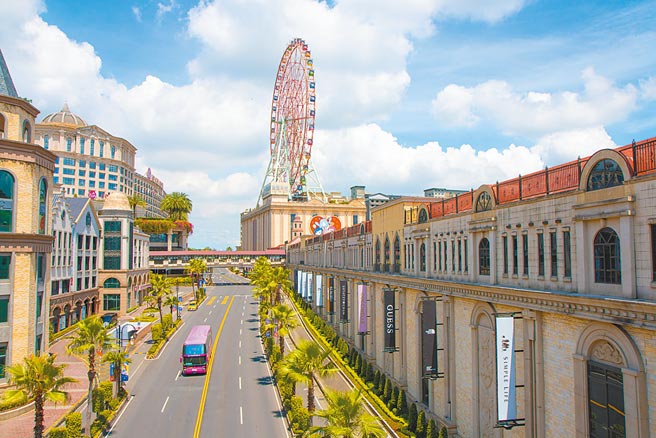 義大世界購物廣場內擁有超過700個品牌，讓消費者購物時有更多元的選擇。圖／義大世界購物廣場