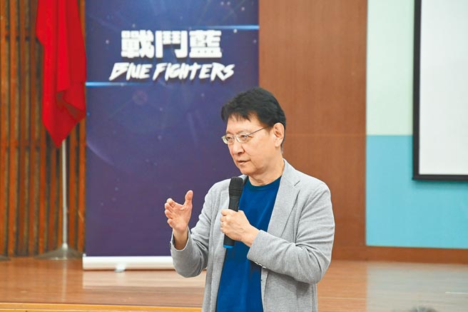 中廣董事長趙少康，25日於台中市舉行首場聽友會，提到兩岸主權互相承認的看法，他認為應修正為互相尊重，兩岸關係就可進一步。（讀者提供／張妍溱台中傳真）