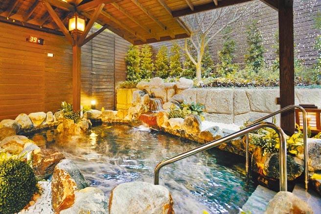 大地酒店大眾风吕雪景。（大地酒店提供）