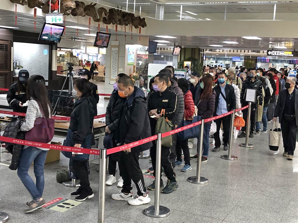 金門機場濃霧消散一早湧搭機人潮航班客滿– 翻爆– 翻報