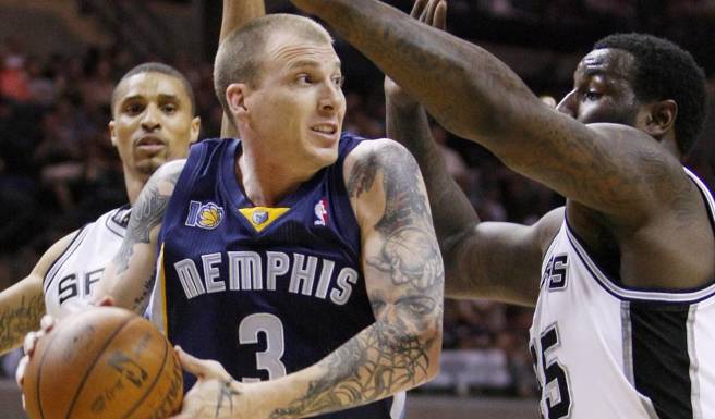 2011年的傑森威廉斯(左)效力灰熊隊。（美聯社資料照）