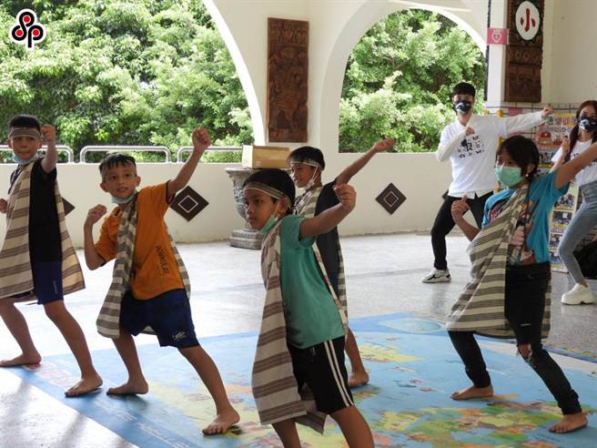 教育部国教署规画「沉浸式族语课程实施计画」，鼓励原住民学生数多的学校，于课堂中营造族语学习环境。（教育部提供／林志成台北传真）