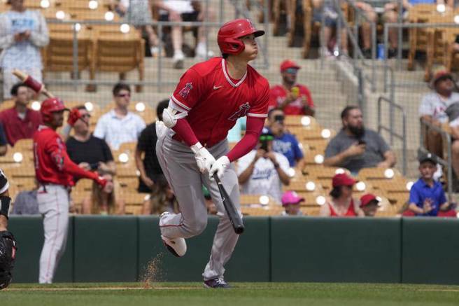 天使隊大谷翔平在熱身賽轟出首打席全壘打。（路透）