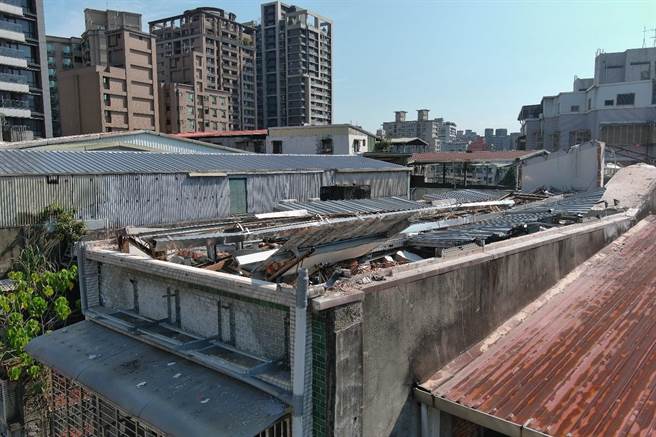 中和区兴南路顶加套房违建强制拆除后。（新北市工务局提供）