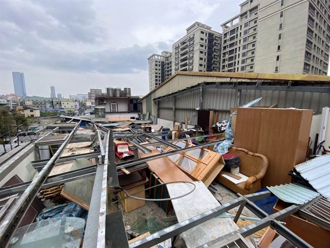 新庄区头兴街顶加赌场违建强制拆除后。（新北市工务局提供）