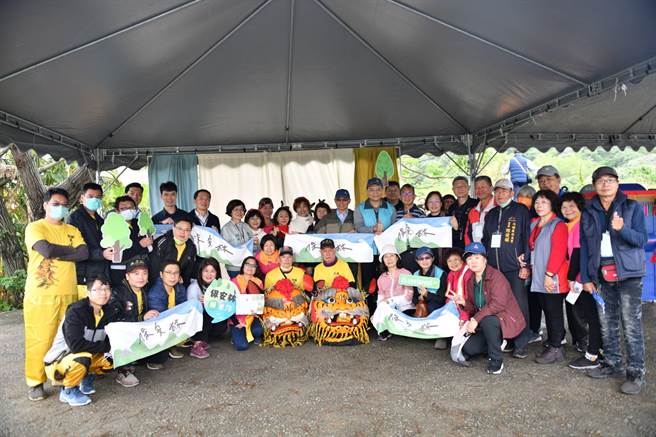 林务局27日在台中市外埔区「三崁水美保安林」办理《保安林赖着你—户外森山派对》。（林务局提供）