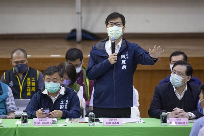 陈其迈承诺会再向中央争取预算，5月前再开说明会，一定会满足大家的需求。（袁庭尧摄）