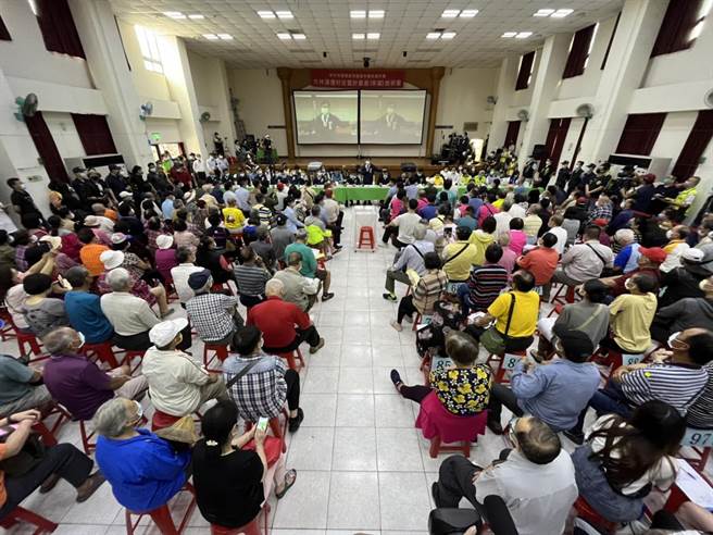 大林蒲第二次迁村说明会现场。（袁庭尧摄）