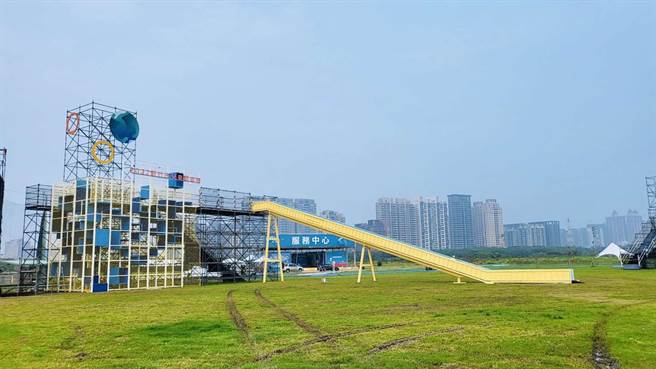 竹市兒藝節41登場，「飛天基地」7公尺溜滑梯搶先曝光。（新竹市政府提供／羅浚濱新竹傳真）
