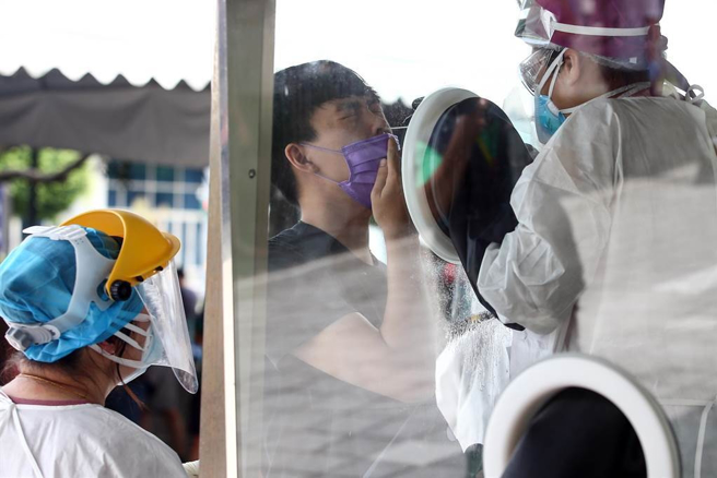 陈时中坦言，现在最担心基隆警局群聚、新竹桃园大潭移工群聚以及台东家庭群聚，这几起都还找不到感染源的传播链。(报系资料照／ 邓博仁摄)