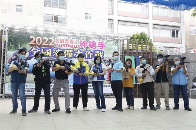 全国最大型漆弹赛事，今天在高市社教馆开打。（柯宗纬翻摄）