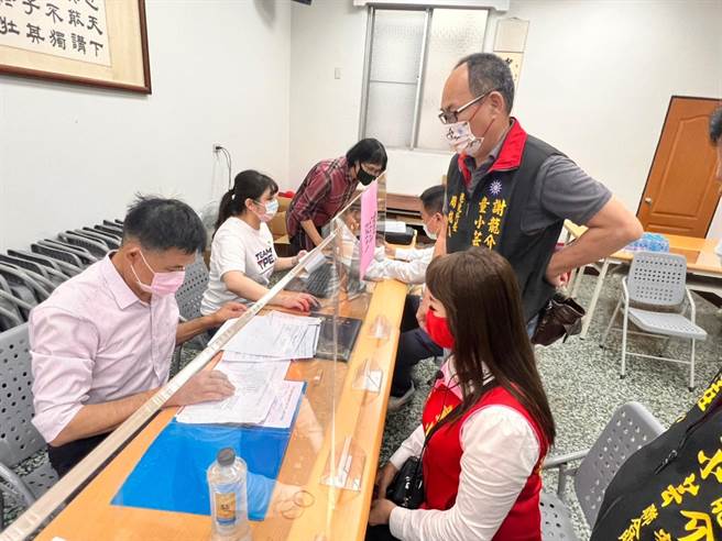 国民党初选登记冷清，童小芸是第一梯次唯一登记的新人。（童小芸提供／程炳璋台南传真）