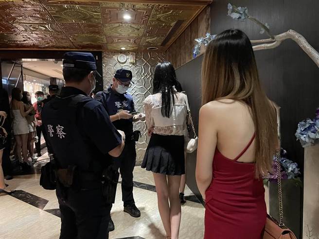 警政署強調，警方執勤中倘有發現違反防疫規定者，將移請主管機關予以裁罰。（警方提供）