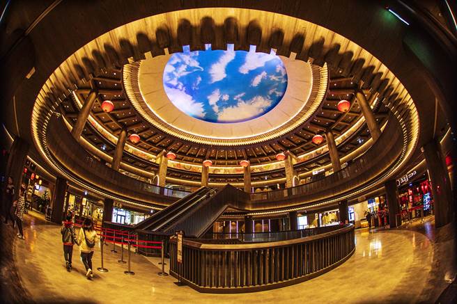 大潭电厂确诊者曾在远百竹北店消费，远百竹北店指27日凌晨全馆已进行消毒。（罗浚滨摄）