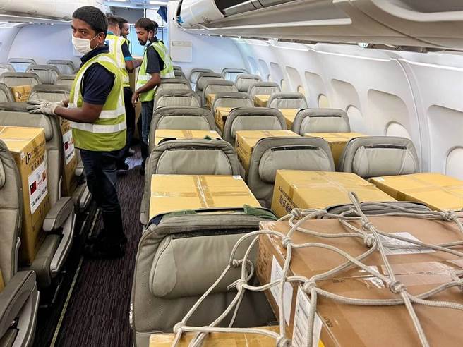 我國捐贈醫療物資運抵不丹(外交部提供)