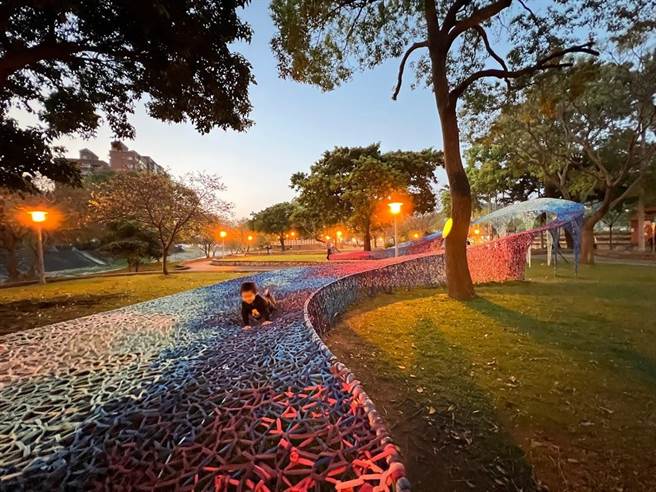 2021＋桃園地景藝術節狂吸159萬人次，桃園市長鄭文燦宣布閉幕不閉園，20件作品延展到5／1。(蔡依珍攝)