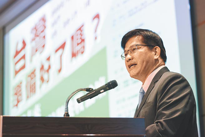 台湾制宪基金会26日举行「台湾准备好了吗？－台湾未来国家愿景与挑战论坛」，前交通部长林佳龙出席致词。（中央社）
