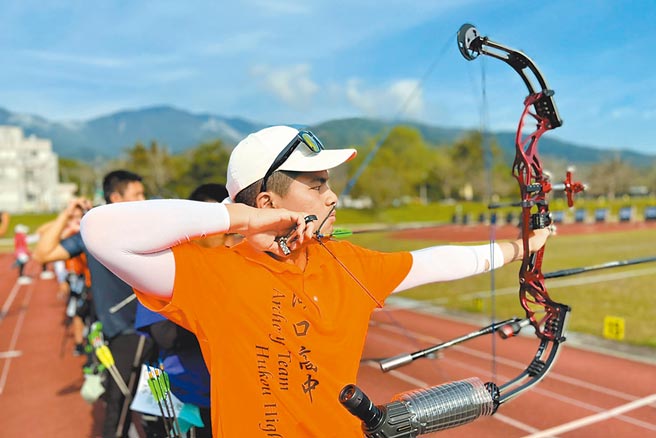 新竹縣將發運動培訓補助金，最高每月12K，圖為湖口高中射箭隊。（新竹縣政府提供／羅浚濱新竹傳真）