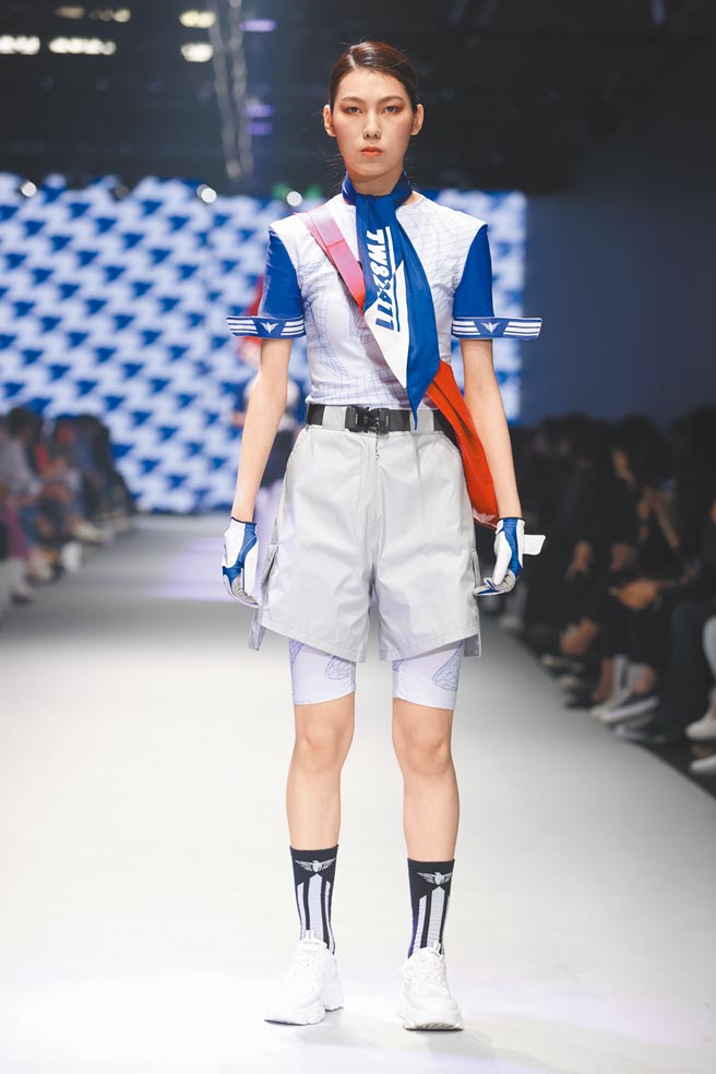 树德科技大学姚孟洁、林郁轩 、简念亭等人，以赛鸽为灵感制作「突危谋赛案」系列作品。（臺北时装周提供）