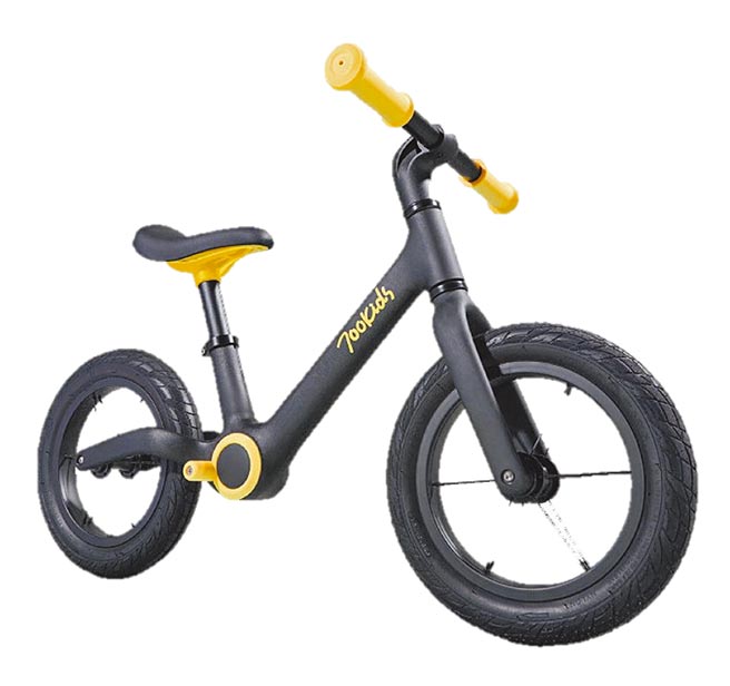 「滑步出極限-闖關童樂會」活動期間憑快樂購卡，且需由家長孩童共同完成。（SOGO提供）