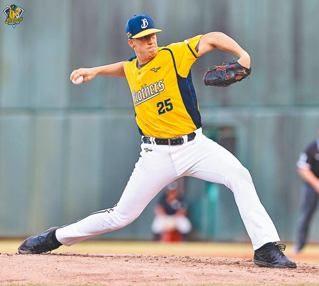 中信兄弟泰迪官办热身赛先发出赛，4.1局被敲5安、失2分。（中信兄弟提供）