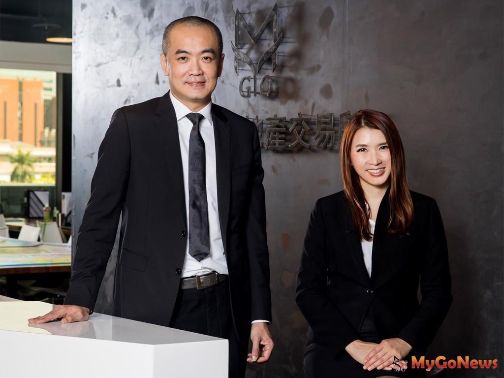 MyGo CEO林楠桂(左一)與副總陳祐薇(右一)專業於土地投資資管領域，領導都計、建築、地政團隊。 (圖/MyGoNews買購房地產新聞)