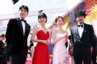 台灣女演員登上奧斯卡 紅色修身禮服成嬌點