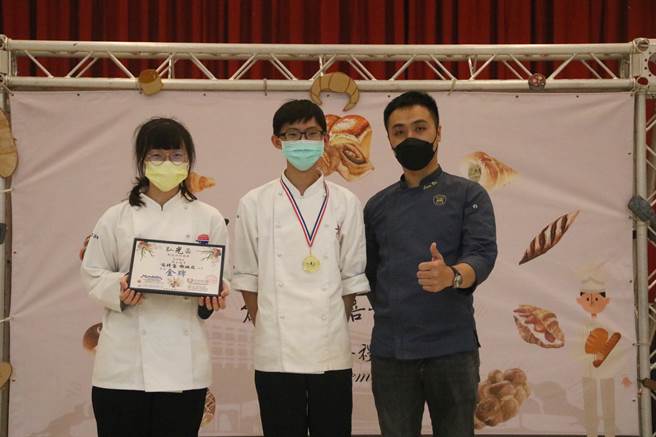 弘光杯全国创意烘焙竞赛，明台高中学生夺高中职组冠军。(弘光科大提供)