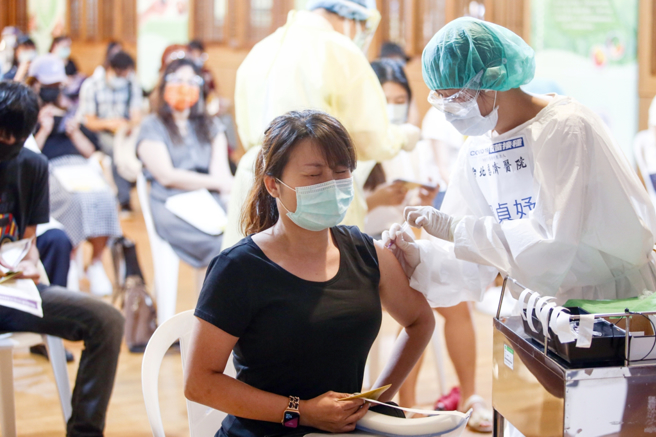 疫苗打不完狂報廢 主計長：疫苗是消耗品、就像文具用品	。(資料照/鄧博仁攝)