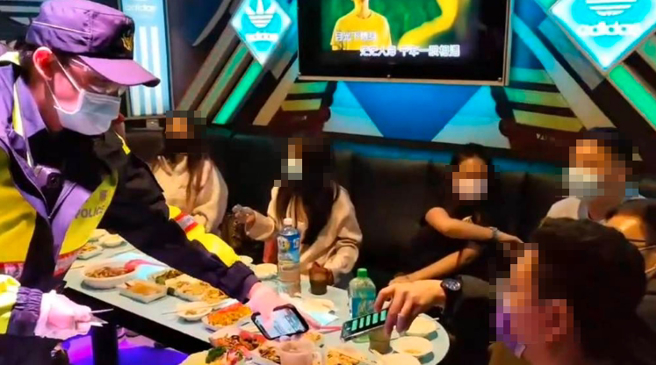 彰化縣警察局、衛生局、經綠處針對特定娛樂場所加強臨檢、稽查。（彰化縣政府提供／吳敏菁彰化傳真） 