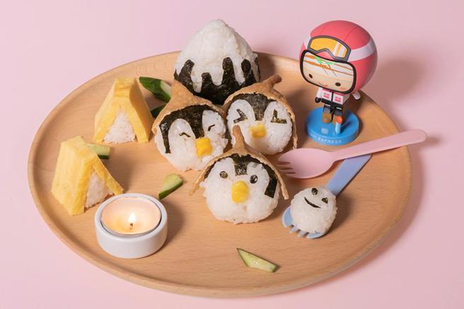 （争鲜迴转寿司与争鲜PLUS推出「食玩寿司DIY+极限挑战公仔1个」，参加者可发挥想像力将食物塑造百变造型。图／争鲜提供）