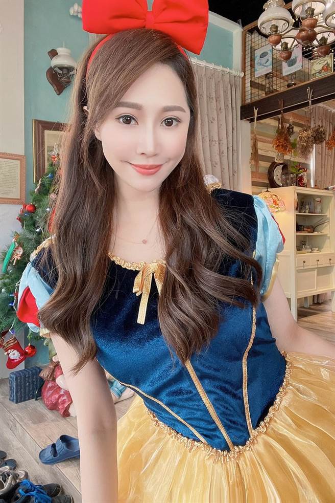 黄露瑶为节目扮成白雪公主。（楠轩工作室提供）
