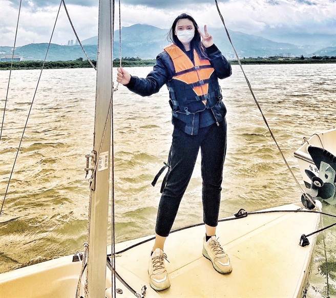 趙詩涵擁有動力小船駕駛執照、美容丙級、美甲二級、女子美髮、男子美髮等相關證照。（移民署提供）