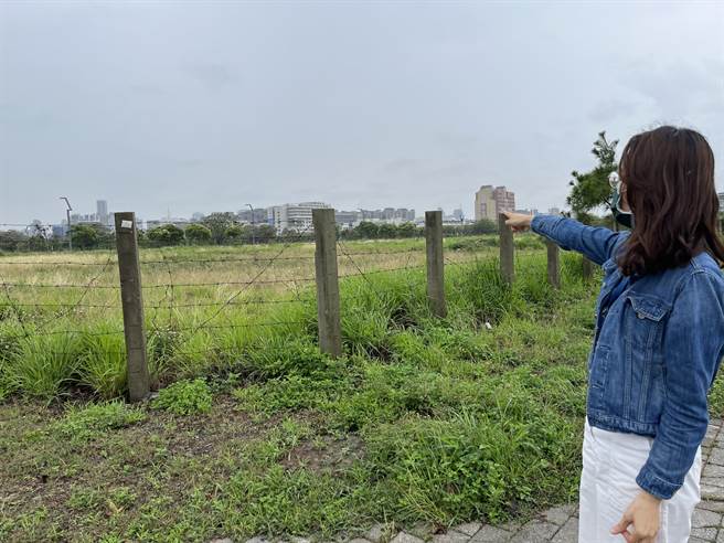 台中市政府澄清，指出水湳经贸园区的创研基地(内含青创园区)已售出，出示照片证据强调纯为子虚乌有，该土地未售出，仍在招商阶段。（台中市政府提供／卢金足台中传真）