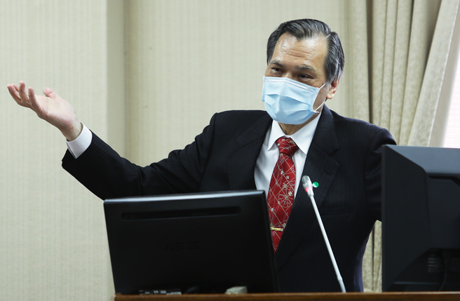 針對俄羅斯出兵攻打烏克蘭，經歷1個多月久攻不下烏克蘭首都基輔，國安局長陳明通28日在立法院表示，此一教訓讓中國評估攻台會更加謹慎。（季志翔攝）