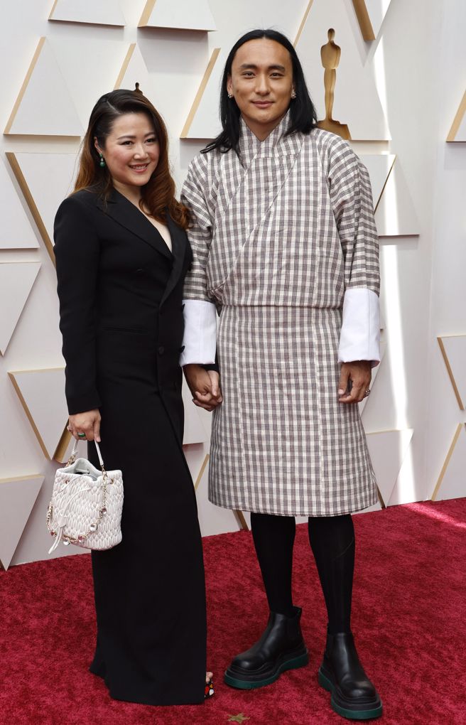 《不丹是教室》導演巴沃（右）獲評紅毯第7帥。（路透）