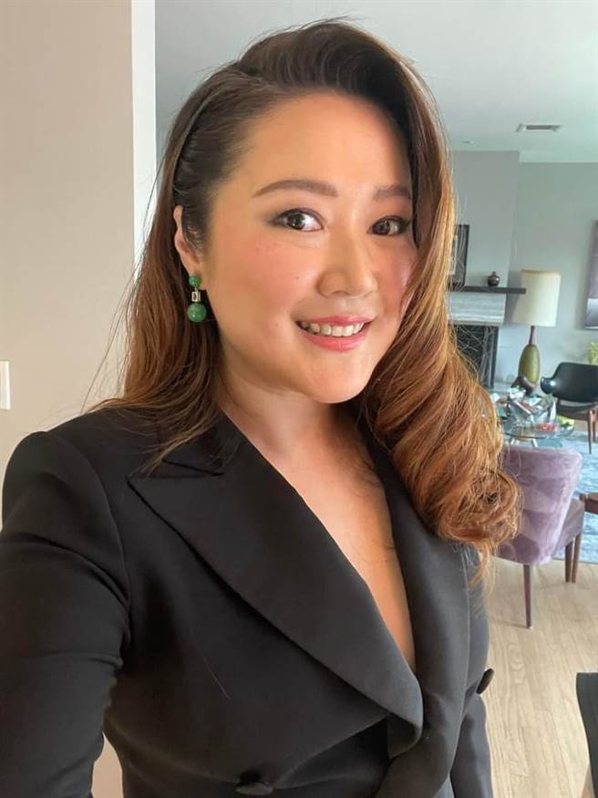 《不丹是教室》製片賴梵耘盛裝出席奧斯卡。（取自臉書）